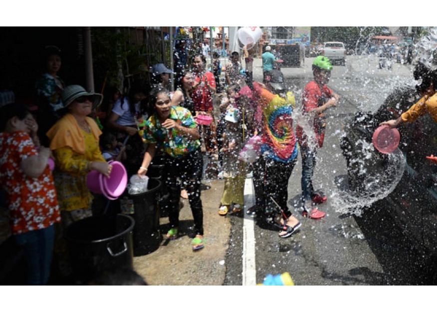 2020–04-11 宋干节家门前泼水也违法